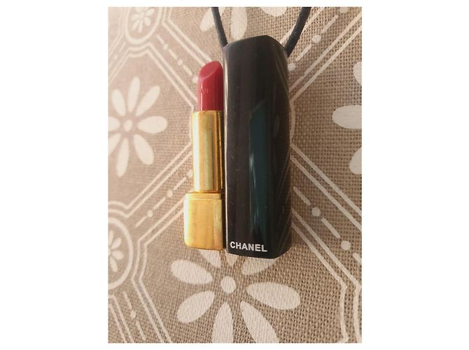 Collana Chanel con Pendente a Forma di Rossetto Nero e Oro D'oro - vista 8