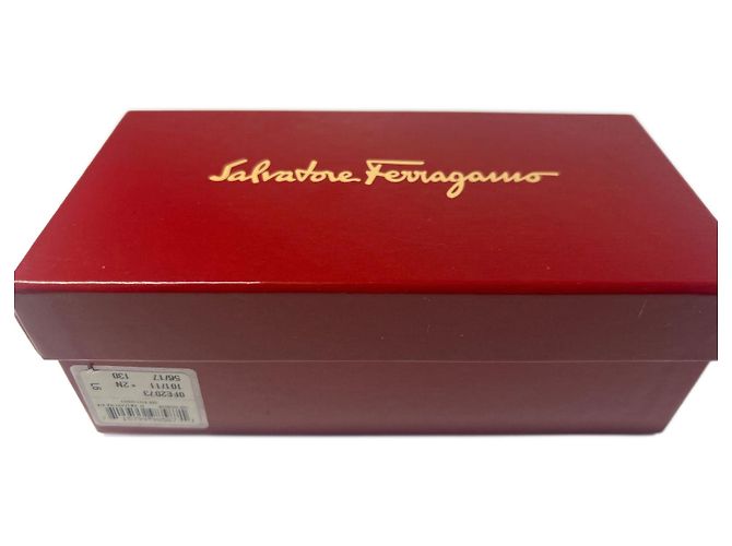 Gafas de sol Salvatore Ferragamo Labyrinth 561 130 Negras Negro - vista 3