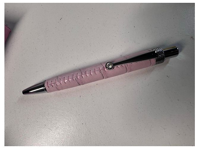Escada Stylo rose en cuir texturé avec détails argentés - vue 5