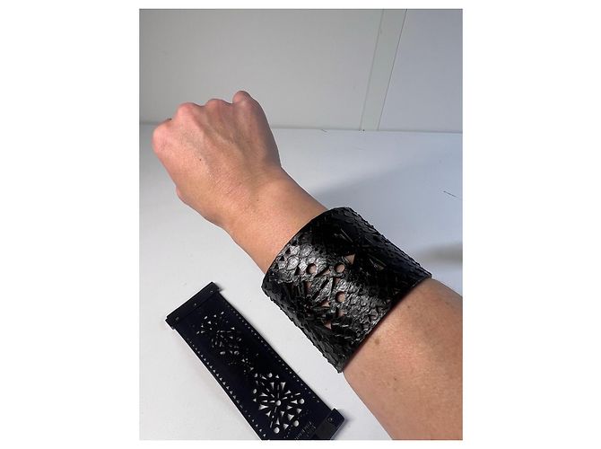Bracciale a manica in pelle nera di Barbara Bui Nero - vista 5