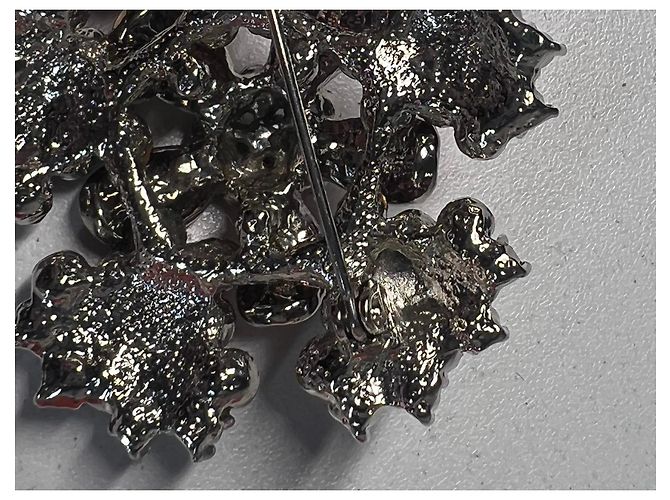 Autre Marque Lila und Silber Strass Blumenbrosche - Ansicht 7