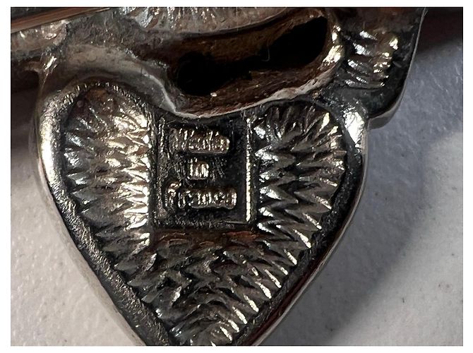 Yves Saint Laurent Spilla YSL in metallo argentato e strass Argento - vista 5