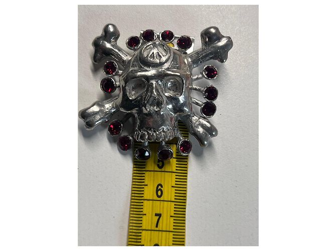 Christian Lacroix Spilla teschio e ossa incrociate Rosso Silver hardware - vista 7