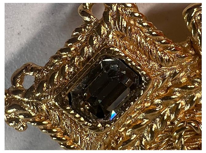Balenciaga Spilla Croce Ornata con Pietre Nero D'oro Porpora - vista 4