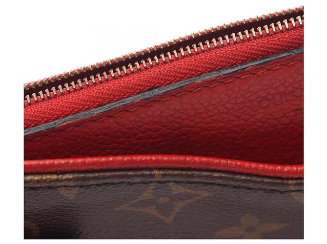 Bolsa Clutch Pallas Monogram da Louis Vuitton Vermelho - vista 9