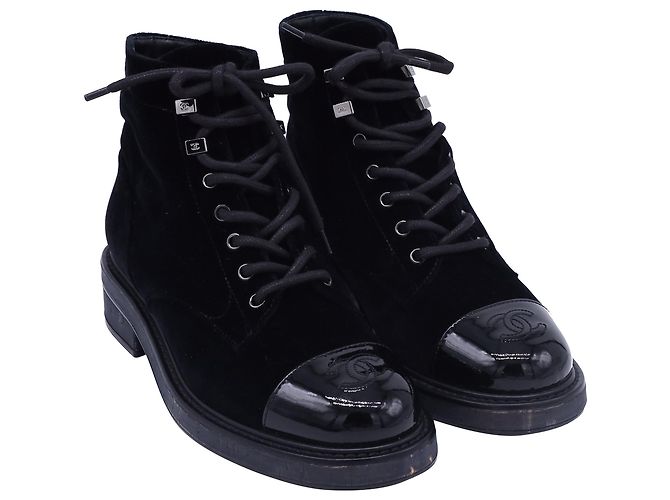 Timeless Botas de combate de terciopelo negro con logo CC entrelazado de Chanel - vista 3