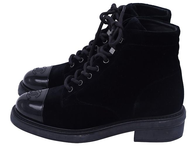 Timeless Botas de combate de terciopelo negro con logo CC entrelazado de Chanel - vista 4