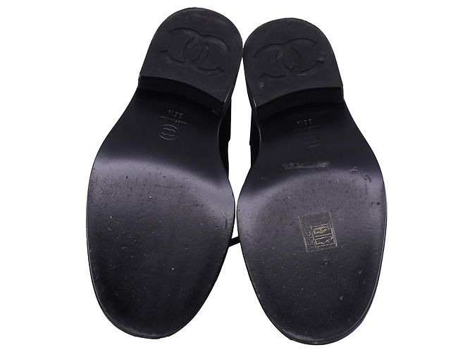 Timeless Botas de combate de terciopelo negro con logo CC entrelazado de Chanel - vista 6