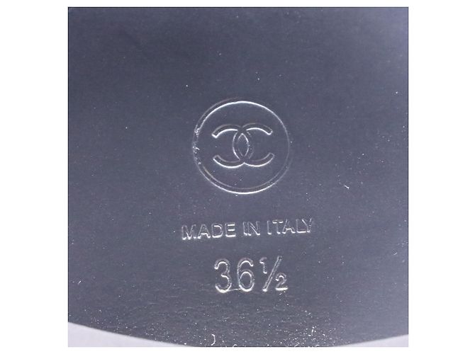 Timeless Botas de combate de terciopelo negro con logo CC entrelazado de Chanel - vista 7