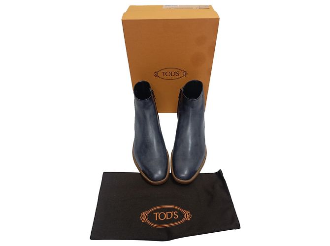 Stivaletti con zip a punta arrotondata Tod's in pelle nera Nero - vista 11