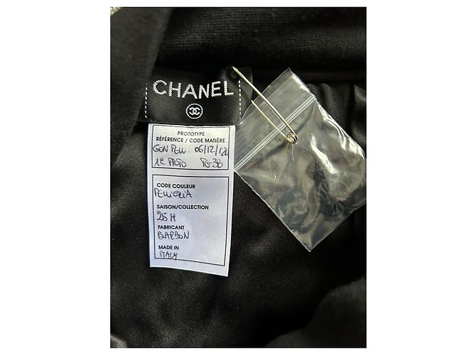 Falda Chanel efecto envolvente de piel negra con CC Negro - vista 11