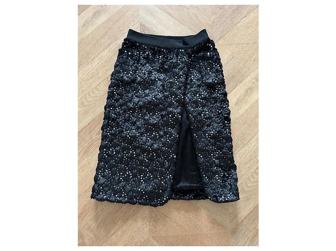 Falda Chanel efecto envolvente de piel negra con CC Negro - vista 2