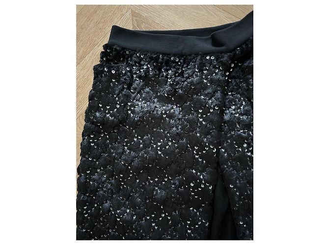 Falda Chanel efecto envolvente de piel negra con CC Negro - vista 6