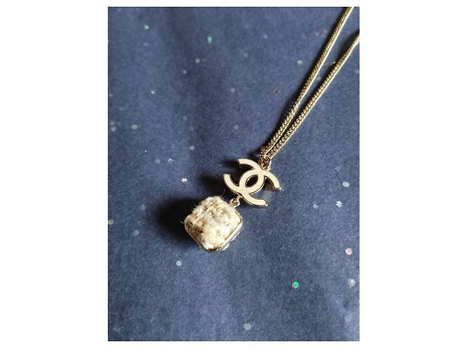 Chanel CC Armband mit Tweed-Medaillon Aus weiß - Ansicht 2