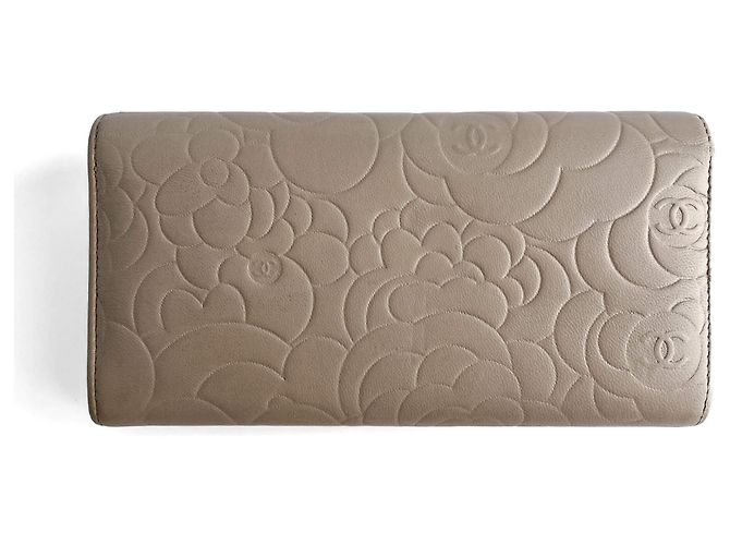 Timeless Chanel Cartera larga de piel de cordero camelia grabada gris - vista 3