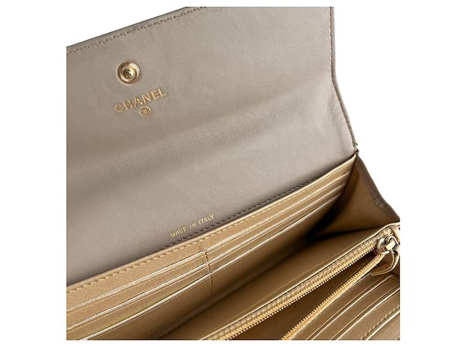 Timeless Chanel Cartera larga de piel de cordero camelia grabada gris - vista 9