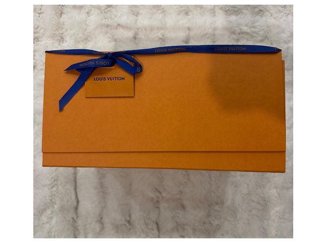 Bolsa de mão Louis Vuitton Mahina em couro marrom - vista 7