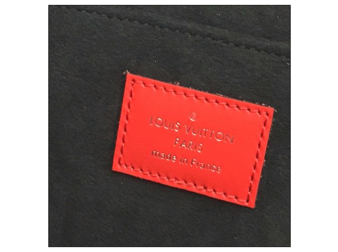 Pochette Jour GM in pelle Epi Louis Vuitton Rosso - vista 5