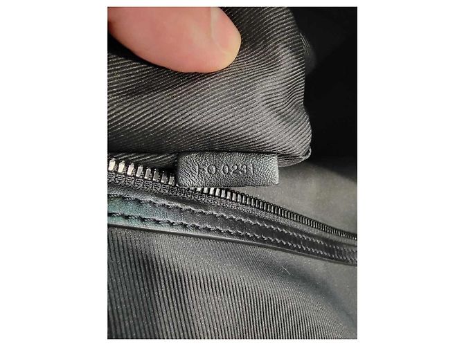 Louis Vuitton Keepall Bandoulière 50 in pelle nera Monogram Shadow Nero - vista 5