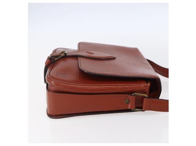 Borsa Cartouchiere Louis Vuitton in pelle Epi MM - vista 4