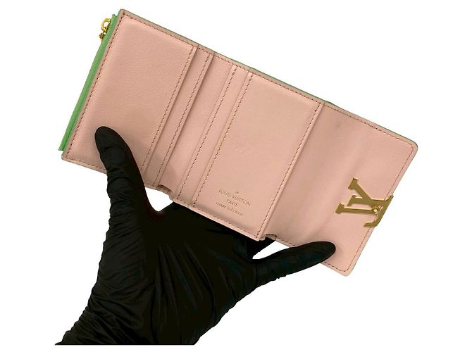 Portafoglio Trifold Capucines XS in pelle Louis Vuitton Verde - vista 8