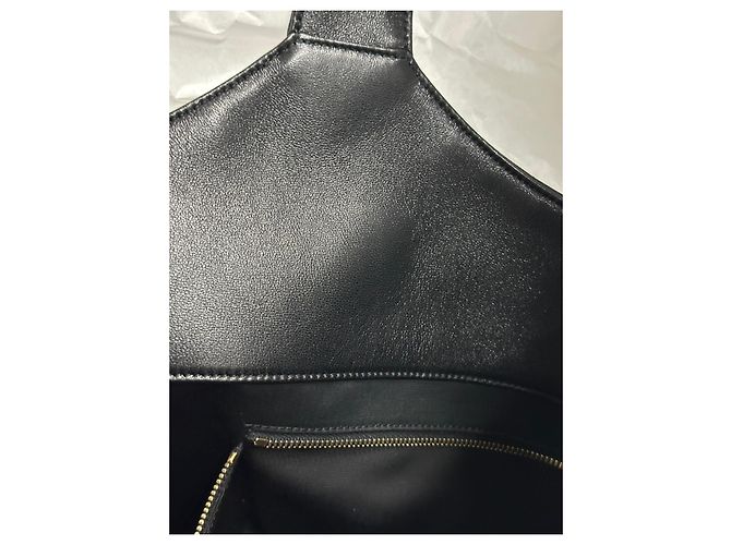 Saint Laurent BOLSA DE COMPRAS MAXI ICARE EM COURO DE OVELHA QUILTED Preto - vista 11