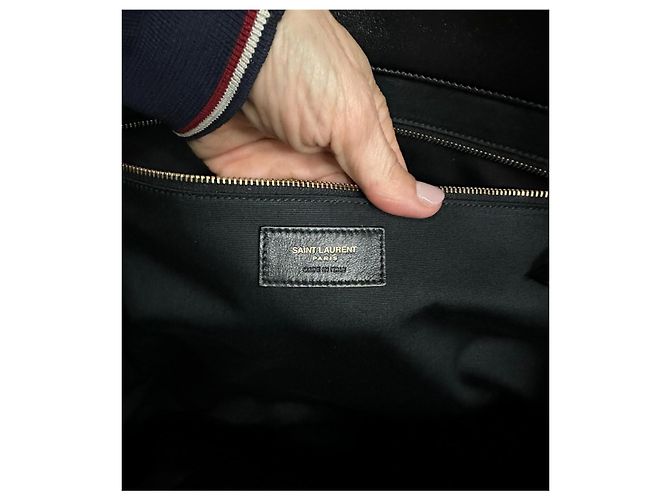 Saint Laurent BOLSA DE COMPRAS MAXI ICARE EM COURO DE OVELHA QUILTED Preto - vista 13