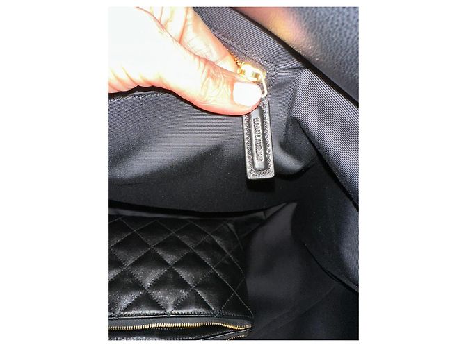 Saint Laurent BOLSA DE COMPRAS MAXI ICARE EM COURO DE OVELHA QUILTED Preto - vista 17