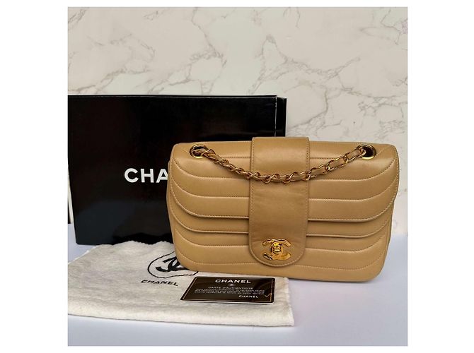 Timeless Chanel mittelgroße Vintage gesteppte Lammleder Umhängetasche Beige - Ansicht 3