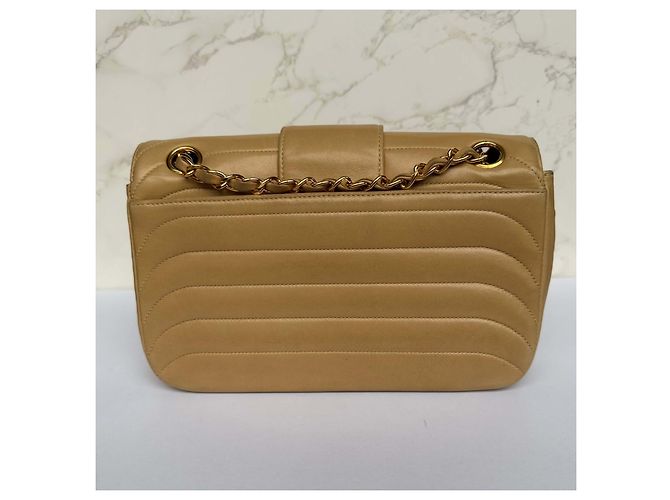 Timeless Chanel mittelgroße Vintage gesteppte Lammleder Umhängetasche Beige - Ansicht 4