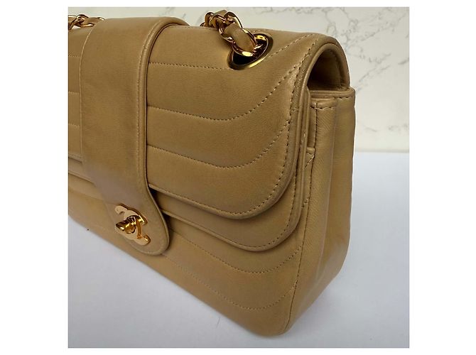 Timeless Chanel mittelgroße Vintage gesteppte Lammleder Umhängetasche Beige - Ansicht 5