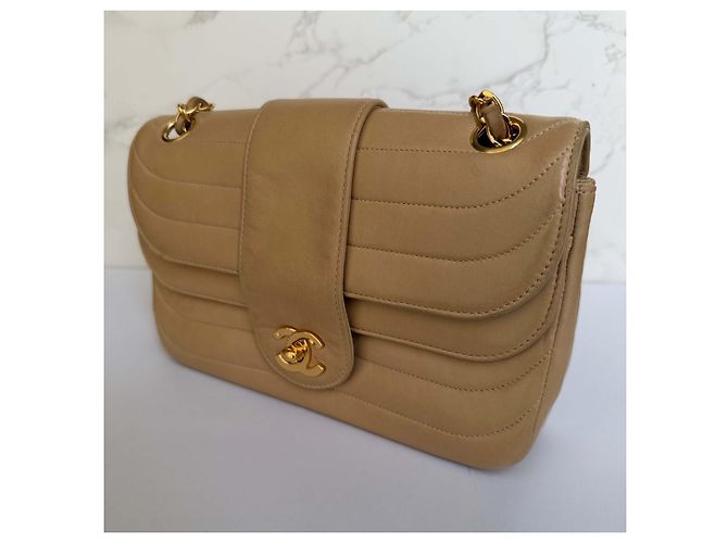 Timeless Chanel mittelgroße Vintage gesteppte Lammleder Umhängetasche Beige - Ansicht 7