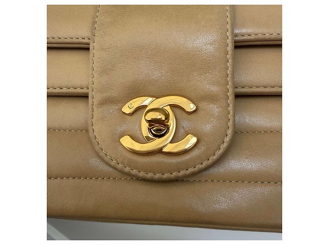 Timeless Chanel mittelgroße Vintage gesteppte Lammleder Umhängetasche Beige - Ansicht 8