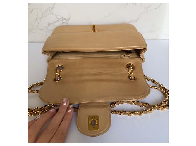 Timeless Chanel mittelgroße Vintage gesteppte Lammleder Umhängetasche Beige - Ansicht 9