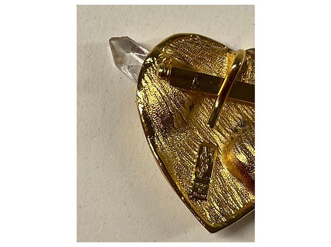 Yves Saint Laurent Spilla a forma di cuore dorata con cristalli - vista 8
