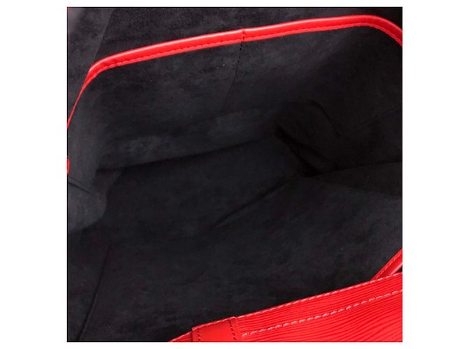 Zaino Christopher PM Epi Louis Vuitton x Supreme Rosso - vista 7