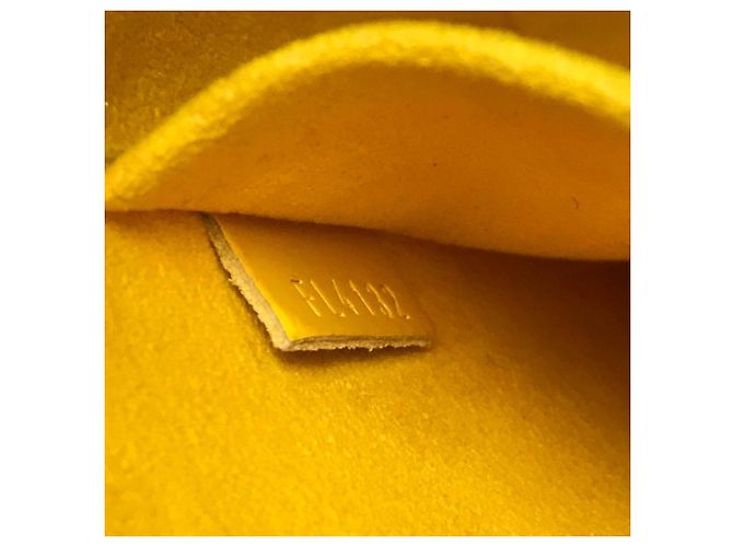 Louis Vuitton Epi Alma PM Tote Bag in Zitronengelb Golden - Ansicht 12