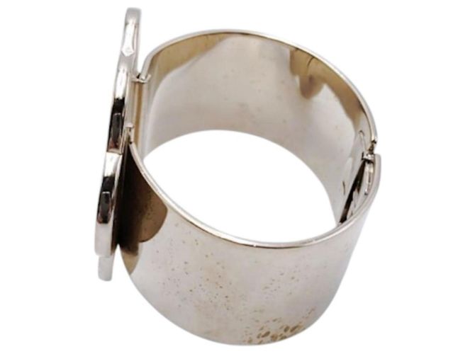 Pulseira Bangle Chanel 98P Camélia Metal Preto e Branco - vista 3