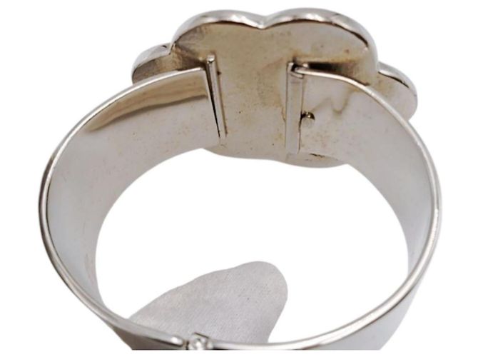 Pulseira Bangle Chanel 98P Camélia Metal Preto e Branco - vista 6