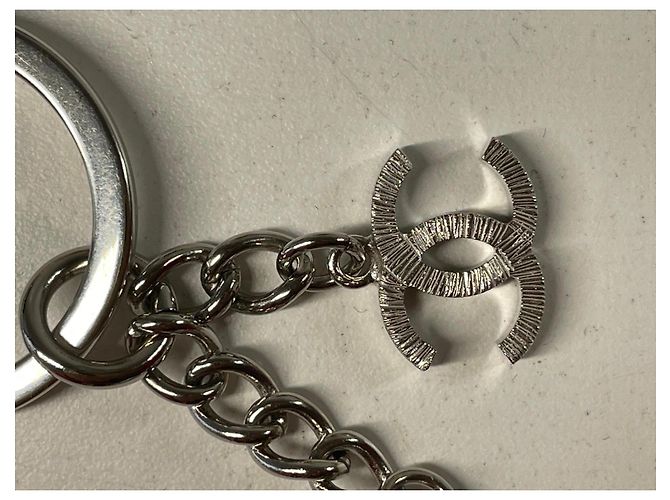 Portachiavi Chanel Figurina Perla Silver hardware - vista 3