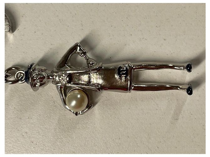 Portachiavi Chanel Figurina Perla Silver hardware - vista 4