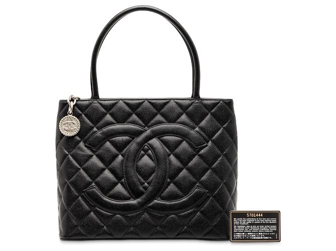 Borsa Medallion in Caviar Nero di Chanel - vista 8