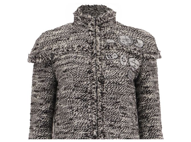 Classique Blazer en tweed noir et blanc avec patchs de Chanel - vue 2