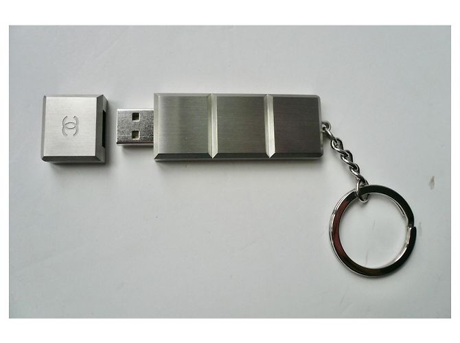 Chanel New USB Keychain Silvery - view 5