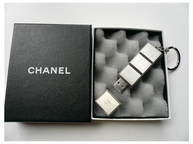 Chanel New USB Keychain Silvery - view 6