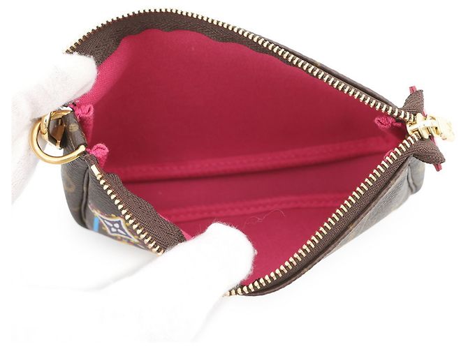 Mini Pochette Accessoires Monogram Vivienne de Louis Vuitton Rose - vue 5