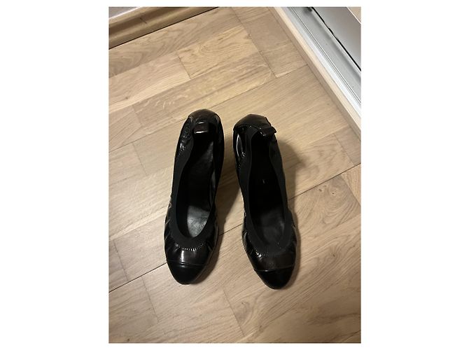 Décolleté Chanel Elastic Ballet nere in vernice Nero - vista 3