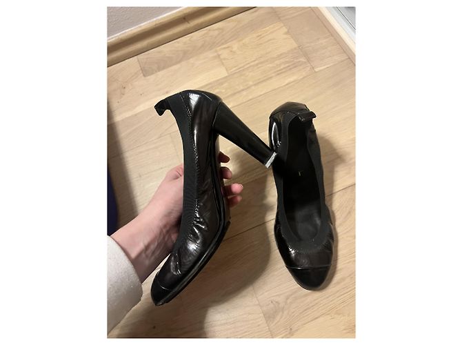 Décolleté Chanel Elastic Ballet nere in vernice Nero - vista 4