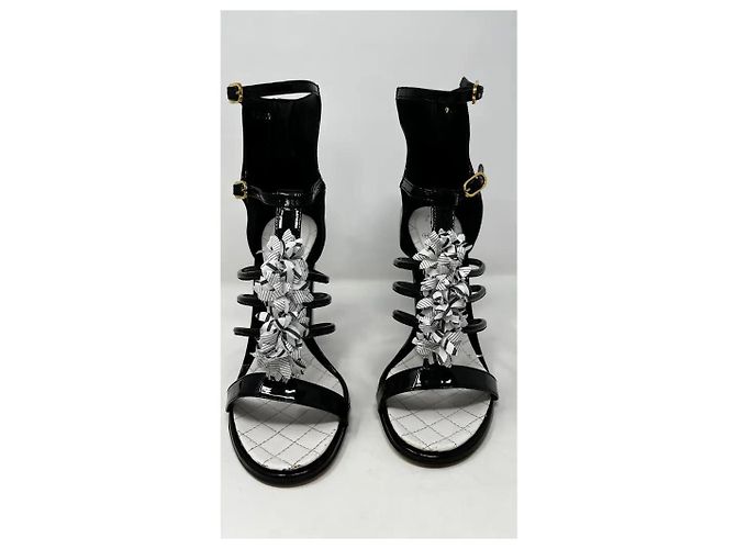 Nuove sandali Chanel neri in vernice Nero - vista 10