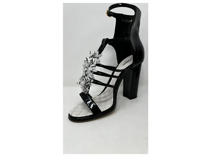 Nuove sandali Chanel neri in vernice Nero - vista 2